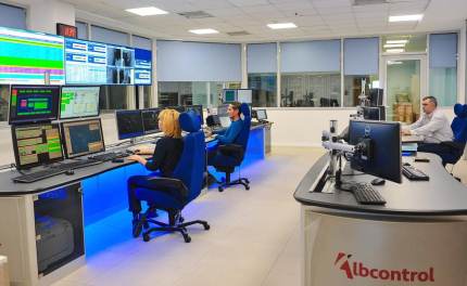Punonjesit e AlbControl ne greve: Bllokohet puna ne Aeroportin e Rinasit